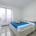1 Bedroom Cozy In *