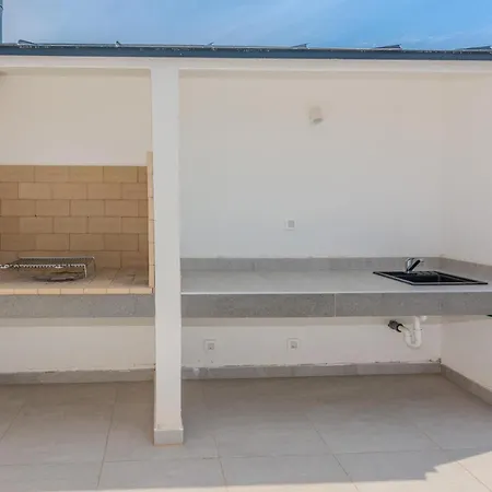 Pet Friendly In With Wifi Apartment *