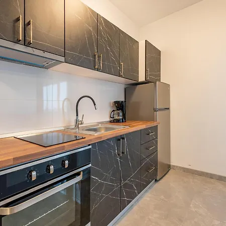 Pet Friendly In With Wifi Apartment *