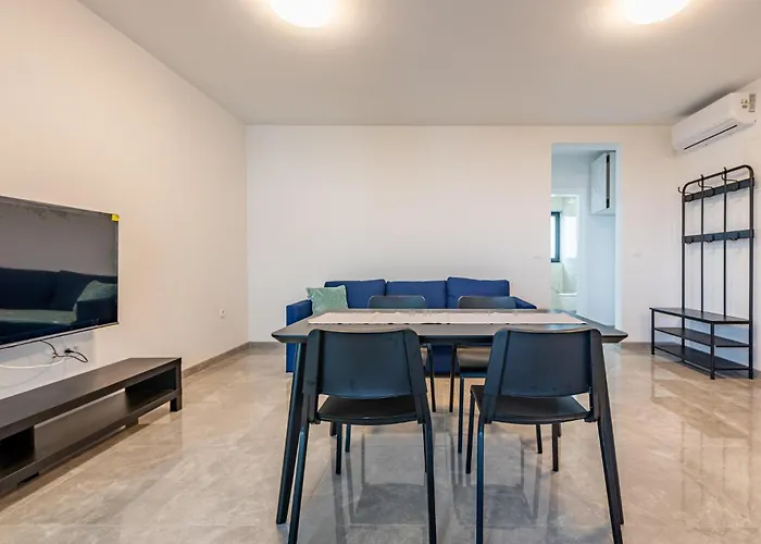 In With Wifi Apartment Vir